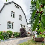 Mit Terrasse *